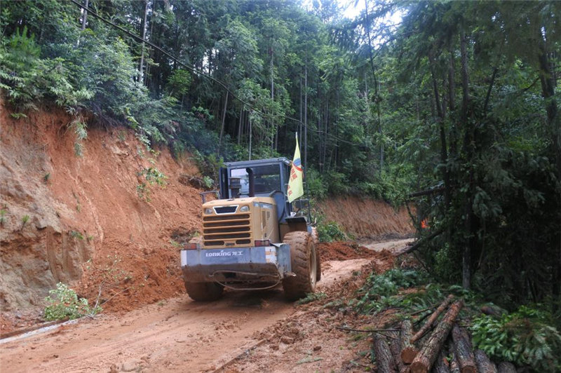 福建易順建筑工程有限公司提供技術人員和設備幫助祖墩鄉進行災后重建