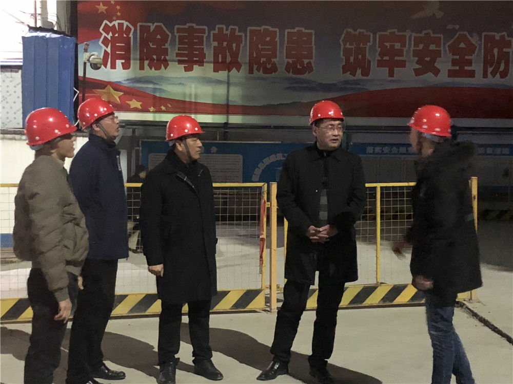 縣領導對易順公司承建的農貿市場及安置房項目進行安全生產大檢查