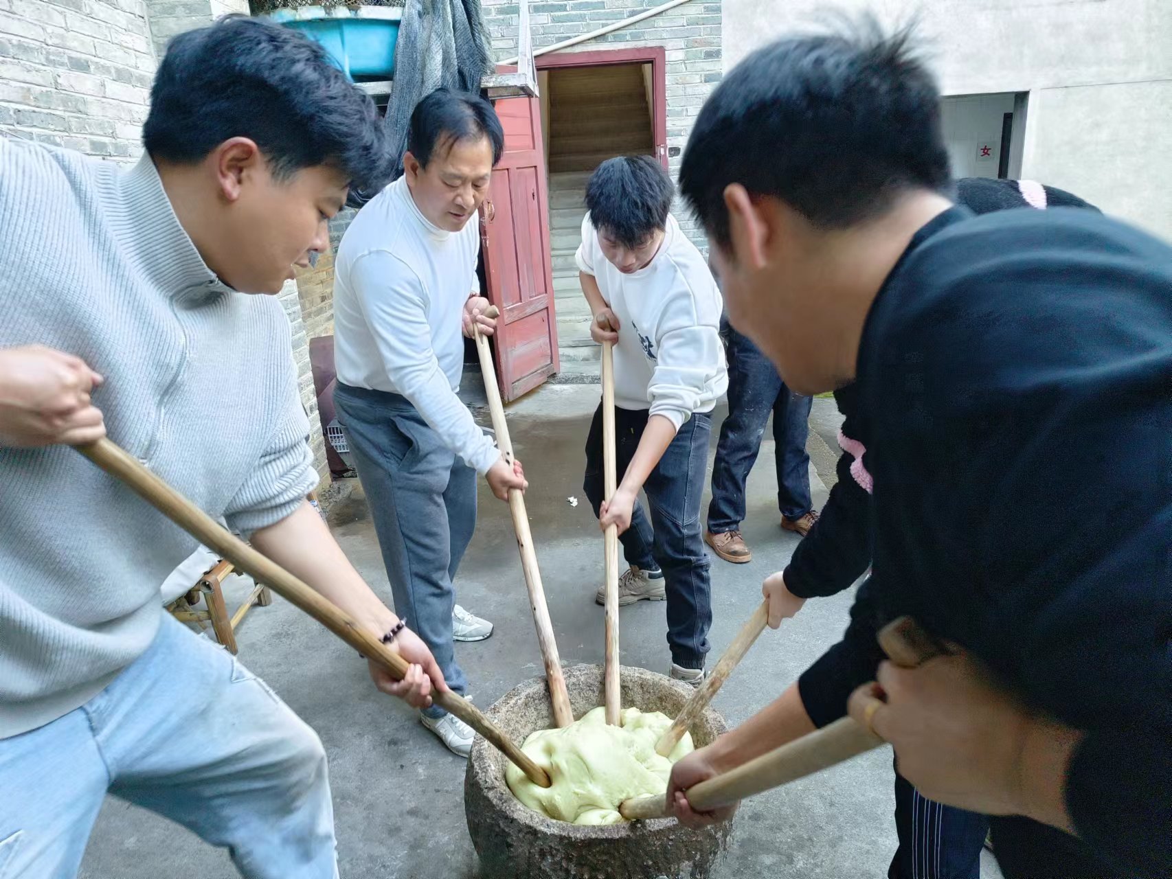 易順建工集團：體驗黃粿制作，傳承傳統文化