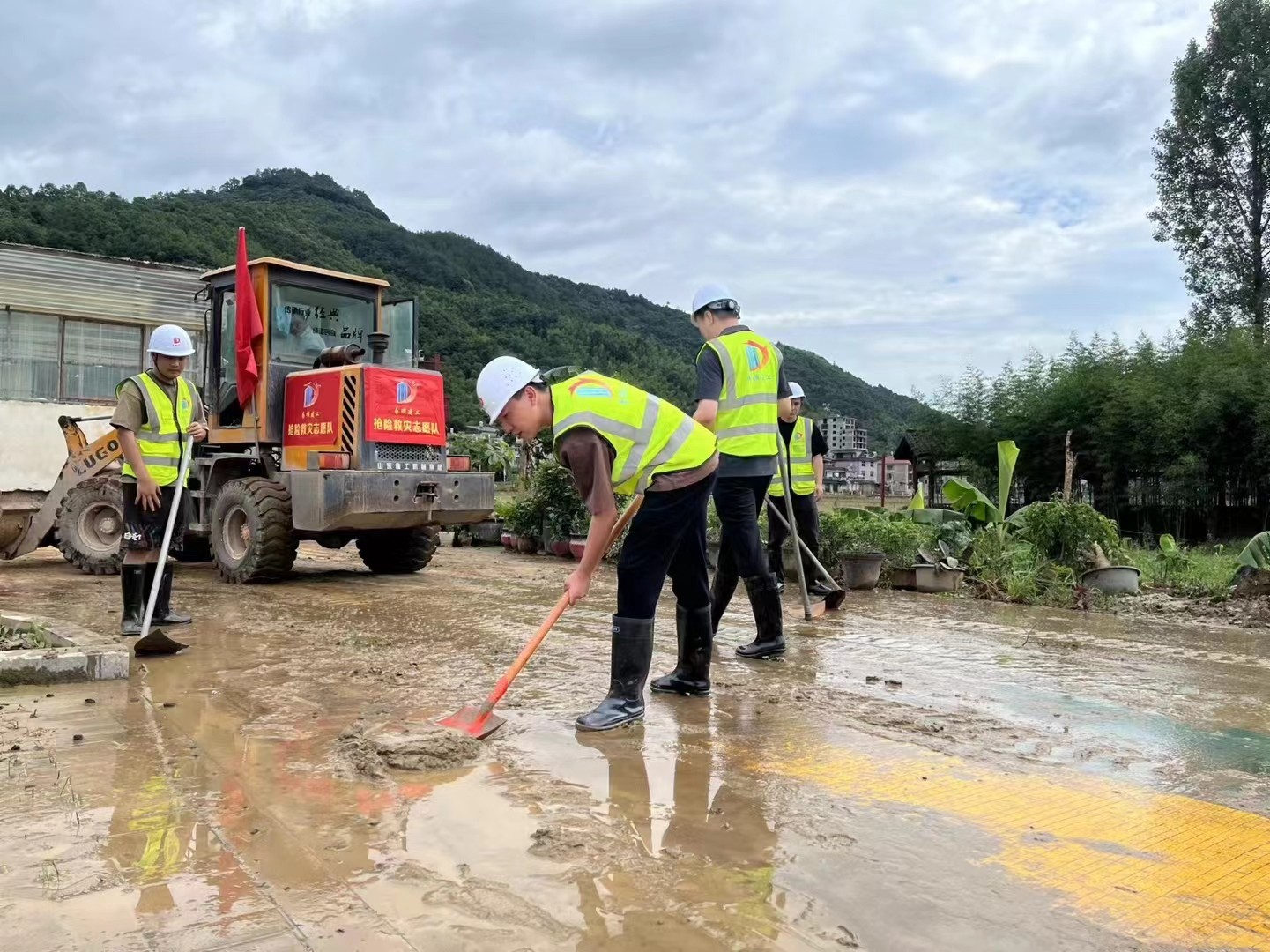 【恢復生產生活】易順建工：愛心企業顯擔當 助力災后恢復工作